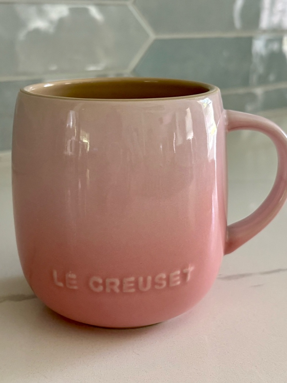 Le Creuset Stoneware 380ml "U" Mug (Sphere Mug) — Shell Pink Ombré - Picture 6 of 7